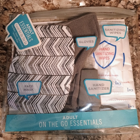Essentials Travel Kit Adult New - Picture 1 of 4
